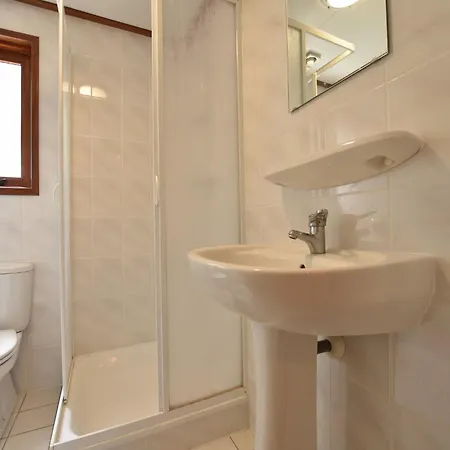 Chalet In With Fenced Garden