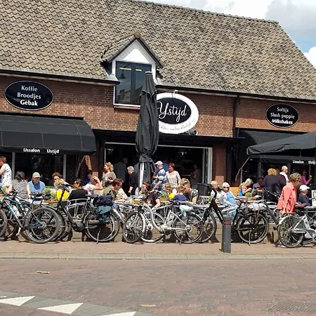 In With Fenced Garden Chalet *