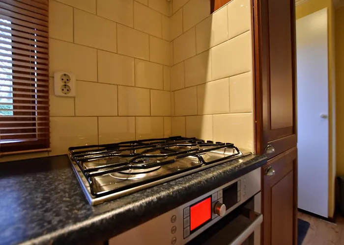 Chalet In With Fenced Garden *