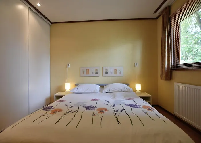 Chalet In With Fenced Garden Garderen