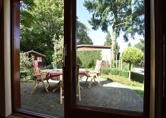 Chalet In With Fenced Garden *