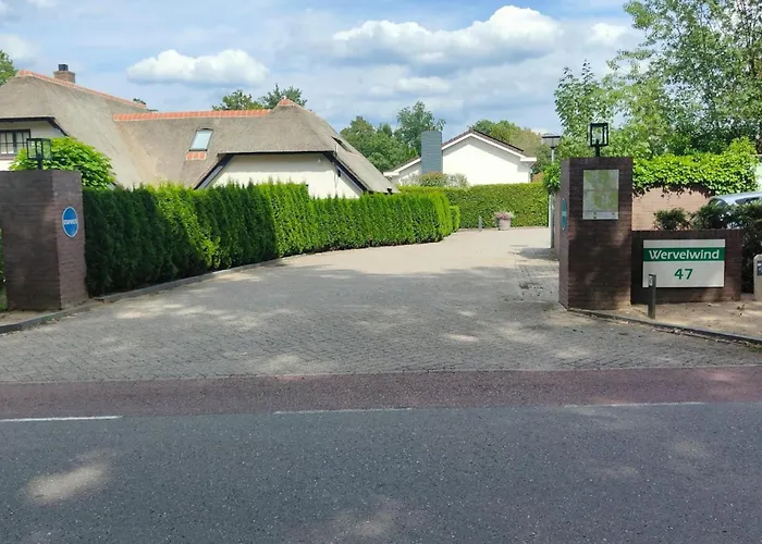 In With Fenced Garden Chalet *